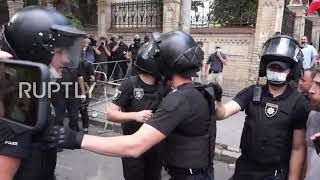 Ukraine: Anti-LGBTQ+ protesters scuffle with police in Kiev amid rave Pride rally