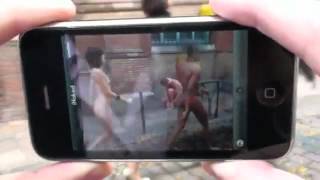 Мобильный сканер одежды в действии