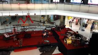 D'Flow - Sampai Kapan live @Hartono Mall Solo Baru