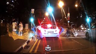 30aug2018 Comfort DelGro Hyundai I40 #SHD6960Z Irresponsible lady opening car door n hitting cyclist