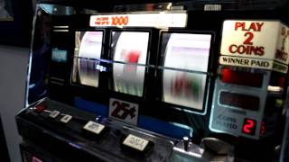 International Game Technology (IGT) Double Diamond Slot Machine - WINNING!