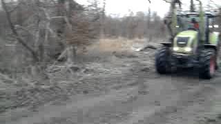 Chargement de grumes avec la pince et l'axos 320