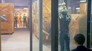 營救行動！國軍隊長終於找到被綁架的女兵，卻怎麼也砸不開牢籠，背後日軍還在逼近，情況危急！ ️ 抗日