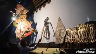 HEBAT!! DALANG CILIK MEMAINKAN WAYANG BUTO SETINGGI 2M.