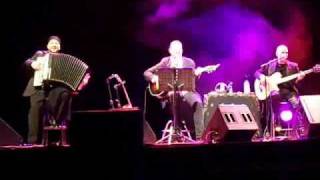 Tu noche y la mía (Solo de guitarra y parte cantada por el público) - Revólver