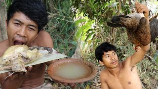 Primitive Technology Find food - STONE BAMBOO TRAPS WILD CHICKEN GET & COOKING