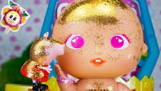 PEPPA PIG enmène les BÉBÉS BELLIES au paradis Pinypon ! Pinky Twink décore tout avec des paillettes