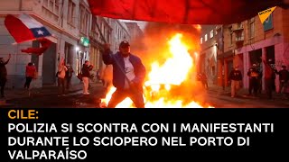 Cile: polizia si scontra con i manifestanti durante lo sciopero nel porto di Valparaíso