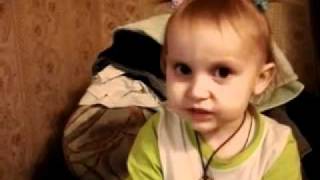 Маленькая девочка поет песенку "Ти только мой"