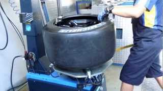 ミシュラン MICHELIN TIRES ファクトリーチーム　　　タイヤ交換の方法