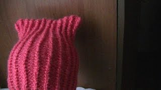 Вязание шапки с ушками на спицах по кругу.