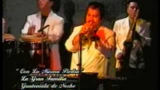 LA GRAN FAMILIA 1996 DE GUATEMALA CON LA MISMA PIEDRA