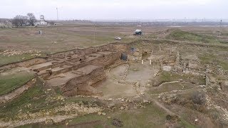 Крымъ 4К: Раскопки амфитеатра въ Нимфеѣ (О. Ю. Соколова)