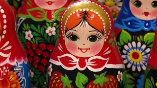Как делают матрёшки? Кто сейчас покупает эти куклы? // Современные матрёшки