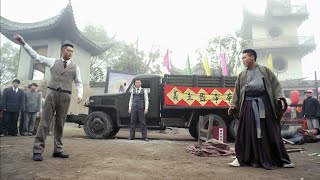 日本武士闖入中國領地鬧事，惹怒功夫小子，直接一套中國拳教他們做人！