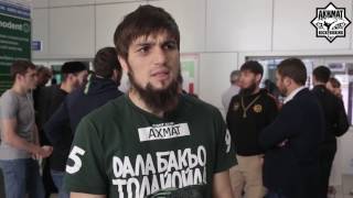 Сайфуллаха Хамбахадова встречают в аэропорту Грозного.