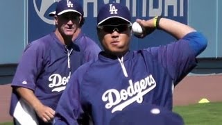 Hyun-jin Ryu 류현진 and Ted Lilly Warming Up Early at Dodger Stadium on 4-27-13 - Part 1