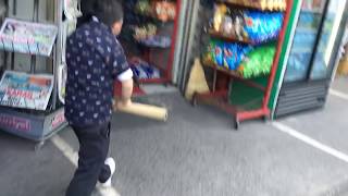 Köksal Baba Beyzbol Sopasıyla Rıçıt'ı Dövüyor