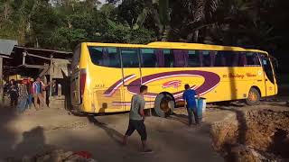 Skill Driver Bus Di Uji disini ! Bus NEKAT Melintasi Longsoran