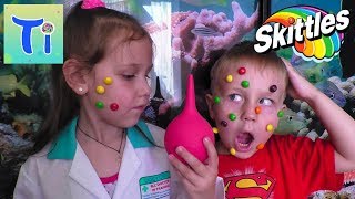 BAD BABY ЗАБОЛЕЛ СКИТЛСТРЯНКОЙ Skittles CANDY CHALLENGE Врач спасает больного КЛИЗМОЙ Мама в шоке