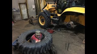 ?КАК ОТРЕМОНТИРОВАТЬ и ПЕРЕБРАТЬ в"ПОЛЕ" огромное колесо JCB самостоятельно без помощи шиномонтажа