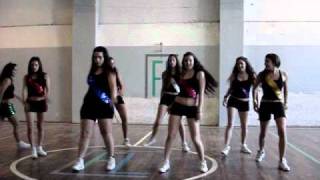 Descontrol + mueve ese pon pom!