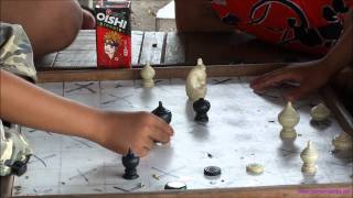 Playing Thai Chess (Makruk)