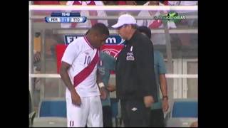 Reverencia de Farfán a Yordy Reyna en el Perú - Trinidad y Tobago