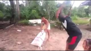 Cruel dog abuse - wait till the end. ;Penderaan Anjing