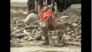 Dramatic river rescue filmed in China