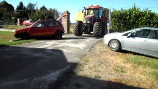 vecchietto va giu dalla muretta un trattore case lo estrae belissimo