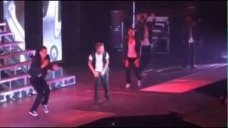 ????jb pukes lol????     :P