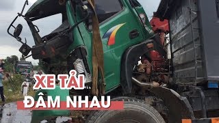 Hai xe tải đâm nhau lật nhào, tài xế may mắn thoát chết