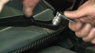 VW Passat. Замена рычага с прижимающей пружиной на дворниках. Windscreen Wiper