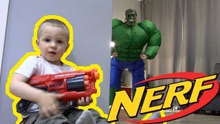 НЕРФ ВОЙНА РОДИТЕЛИ ПРОТИВ РЕБЕНКА МАМА ПРЕВРАТИЛАСЬ В ХАЛКА / Mom HULK zombie strike