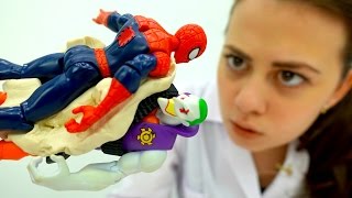 Человек Паук и Джокер склеились. Игры для детей с супергероями