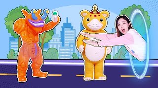 怪獸布斯卡快跑！穿越時空幫助雷德王，拯救消失的同學！Monster school丨阿哦玩具 ao toys