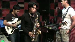 Saxophone Malaysia - JUNK Plays T-Square's Explorer (HQ)