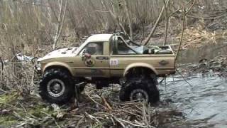 Radio Control Toyota Bruiser RC4WD - test run in MUD