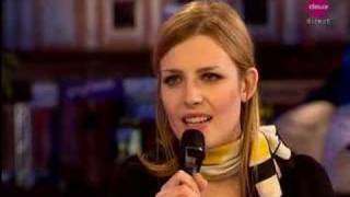 Elodie Frégé au journal des Francos de la RTBF