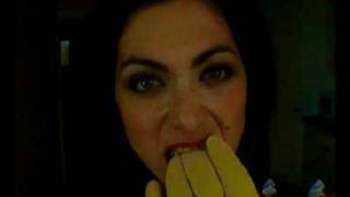 3 Mobile advert - Rubber Gloves