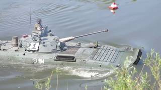 Преодоление водной преграды экипажами БМП