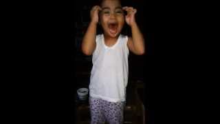 Super cute kid singing "Fruit Salad." Kyeopta!!!!!