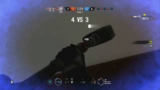Beaulo peeking on console - Rainbow Six Siege