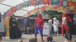Человек Паук и Бетмен танцуют  смешное видео.  Spiderman and Batman dance. Funny videos.