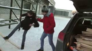 Как правильно колоть дрова человеком. Двигатель собирается.