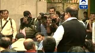 Robert Vadra "abuses" status to get free air tickets:Tehelka expose claims