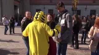 Флешмоб Free Hugs на Арбате