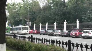 Stadt Perm: durch die Allee zur Uferstrasse
