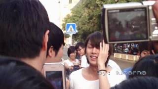 [HQ] 100801 Heechul and Zhou Mi playing rock-paper-scissors